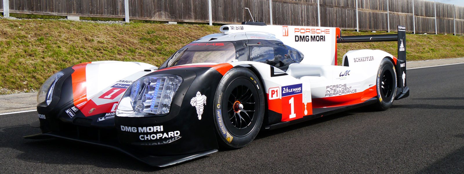 Electric Showcar LMP1 on race track